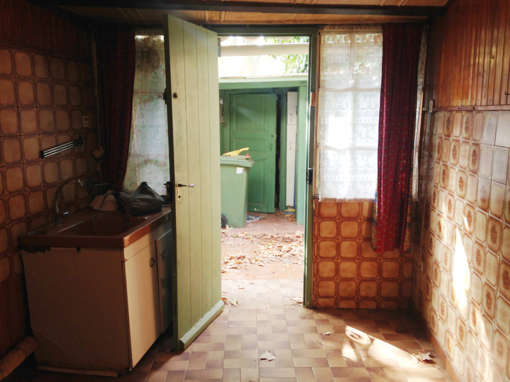 kitchen before reno