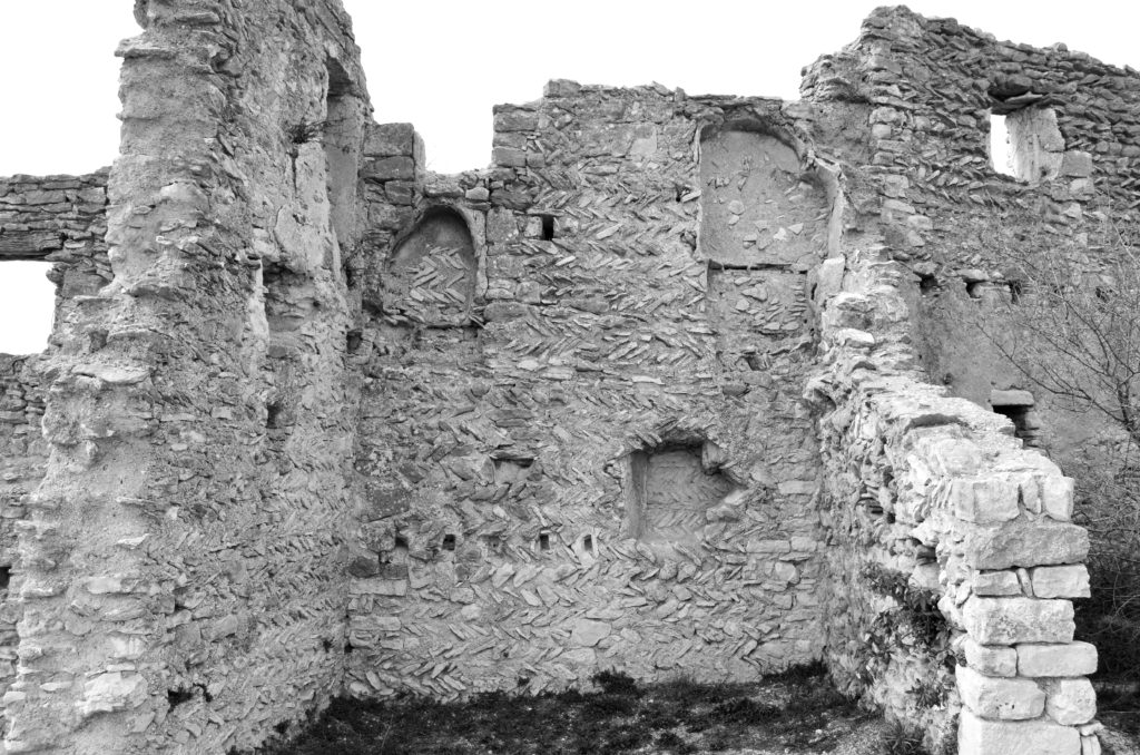 castle saint saturnin les apt