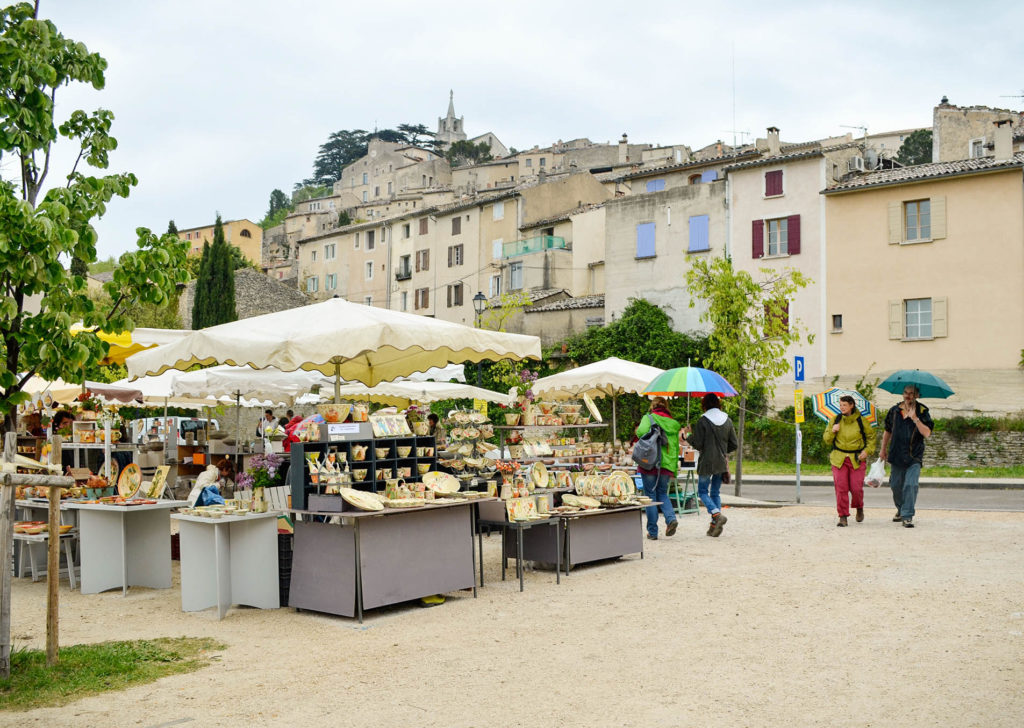 bonnieux pottery market