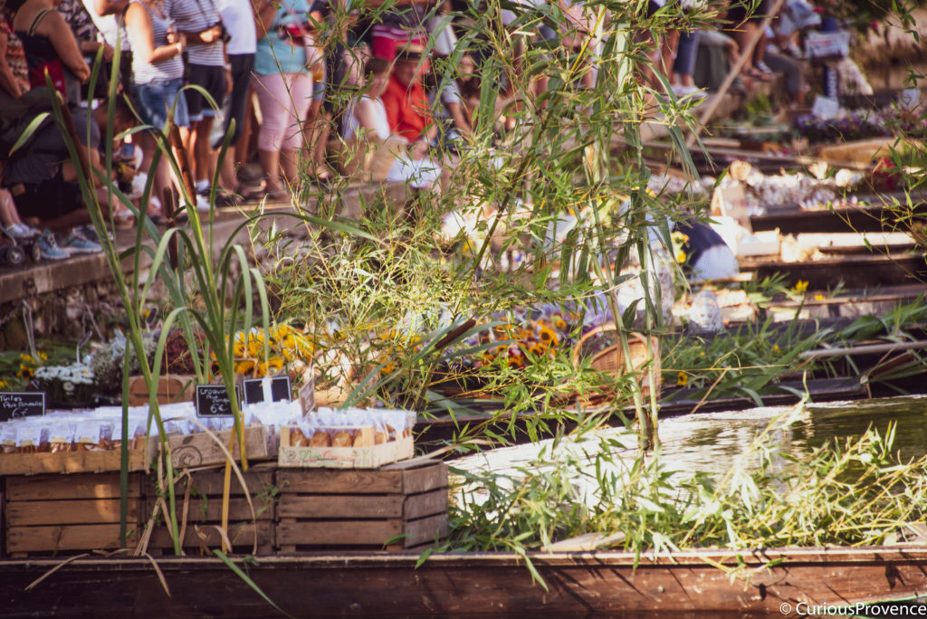 isle sur la sorgue floating market
