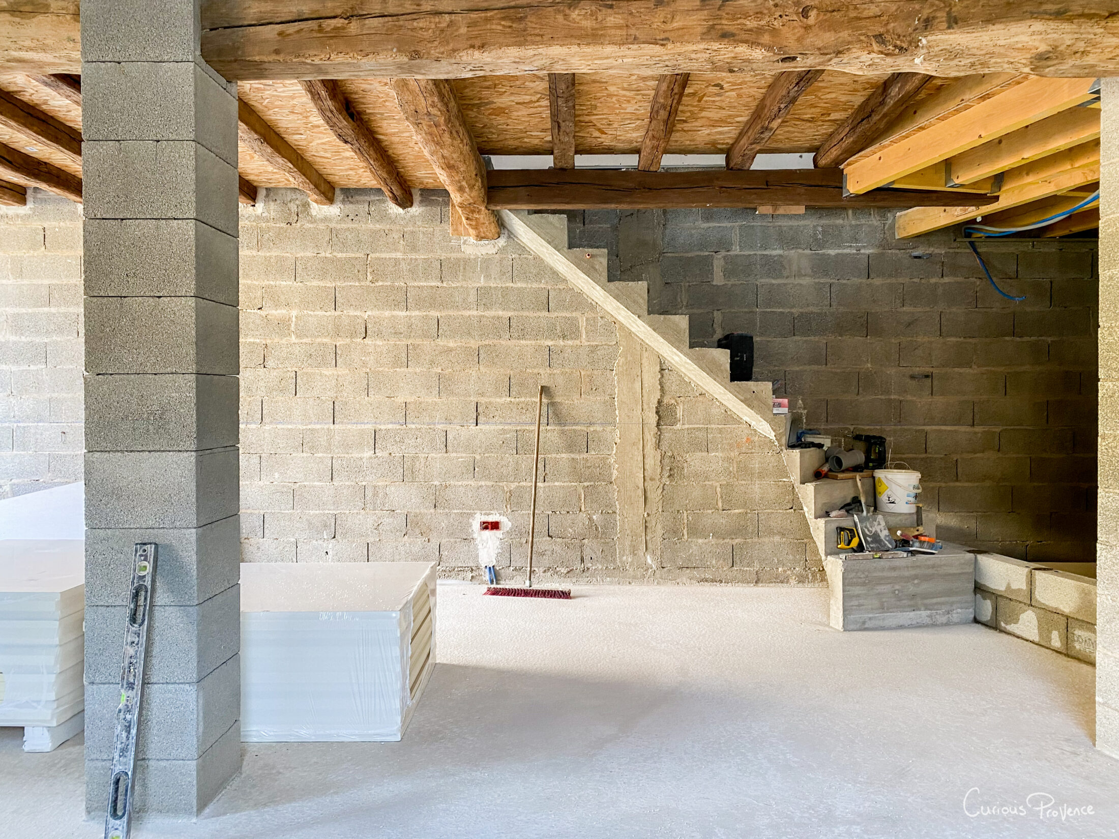 self-supporting concrete staircase