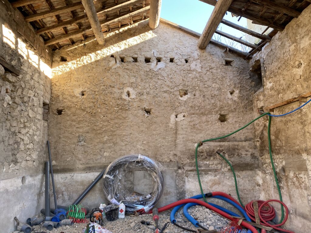 barn renovation provence france roof