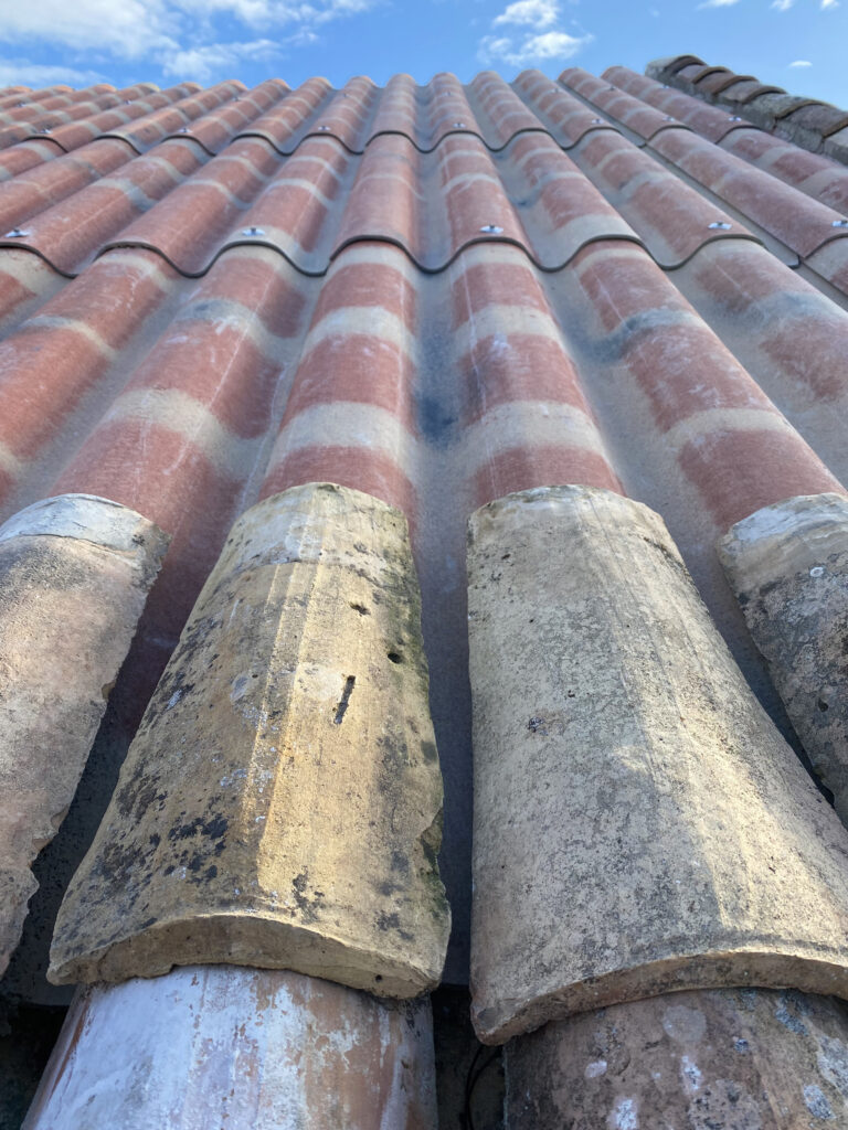 provence roof using antique ceramic tiles